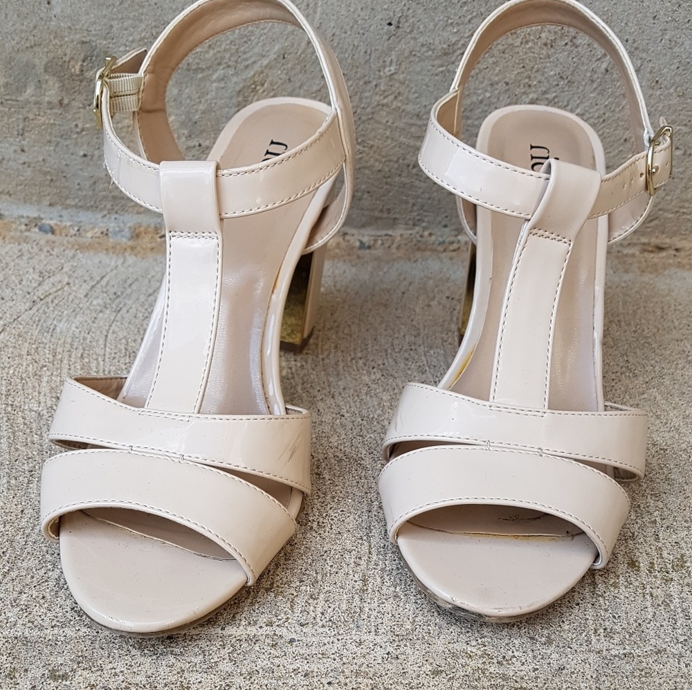 Rialto cream healed sandals